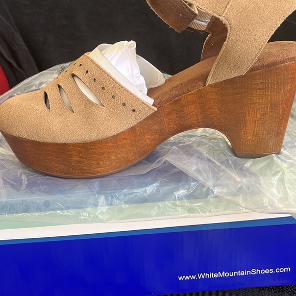 Brand new clogs - Picture 2 of 3